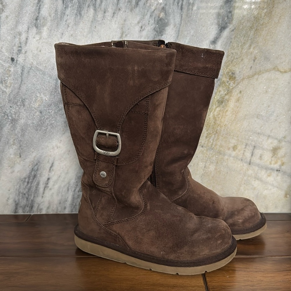 Chocolate brown UGG 6 sheepskin lined